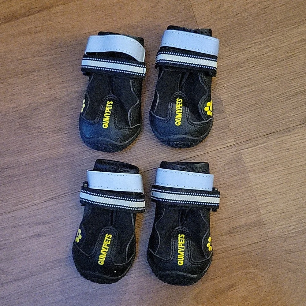 QUMY dog shoes boots paw protectors Pack of 4 waterproof anti slip Black…New